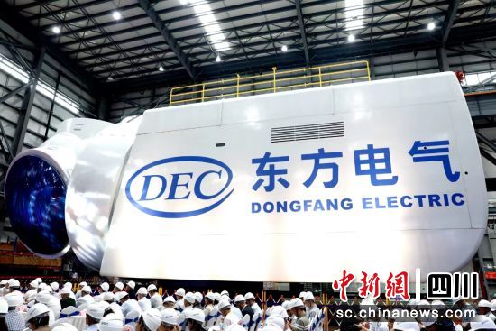 全球最大18兆瓦直驱海上风电机组下线仪式现场。中国尊龙凯时电气集团有限公司供图